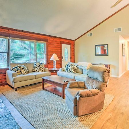 Spacious Kemah Clear Lake Home With Porch And Fire Pit Exterior photo